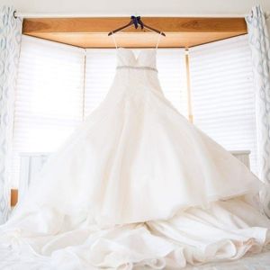 Essence of Australia D1581 Wedding Dress Size 8